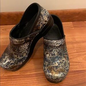 Fandom nursing shoes